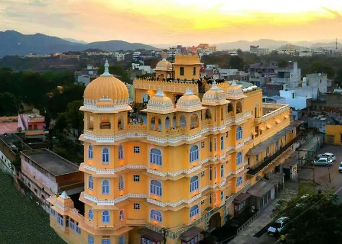 Bloom Boutique L Lake Pichola